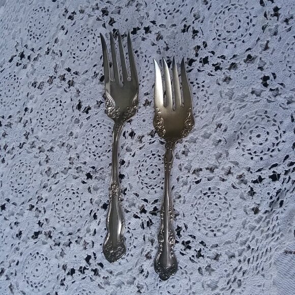Antique Ornate Meat Forks Set of 2 Embossed Silver Plated Serving Flatware - Picture 2 of 8